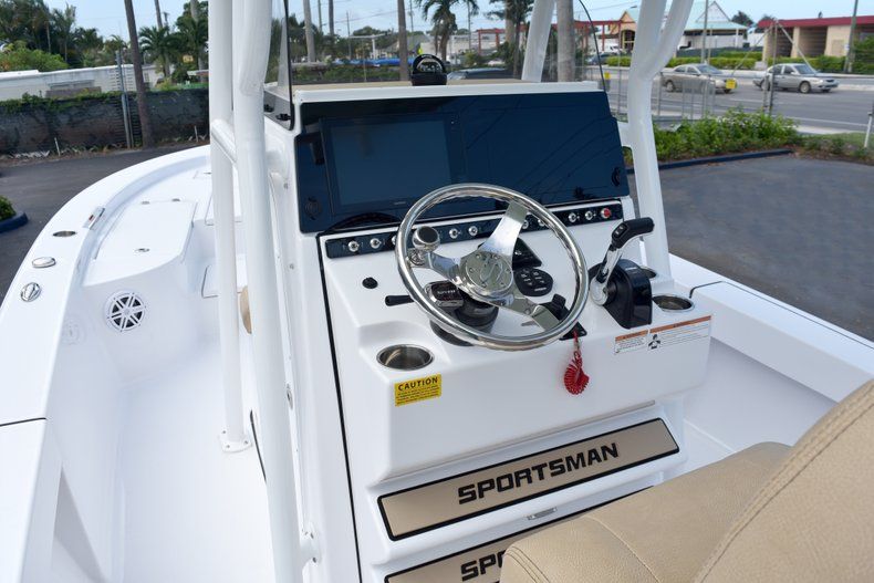 Thumbnail 26 for New 2019 Sportsman Masters 247 Bay Boat boat for sale in Vero Beach, FL