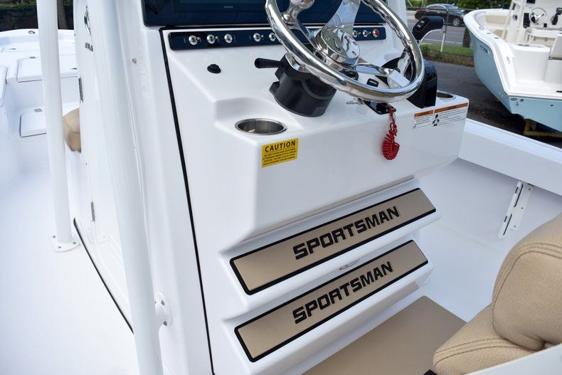 Thumbnail 35 for New 2019 Sportsman Masters 247 Bay Boat boat for sale in Vero Beach, FL