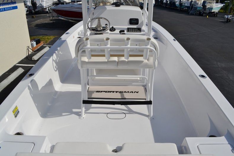 Thumbnail 9 for New 2015 Sportsman Masters 247 Bay Boat boat for sale in West Palm Beach, FL