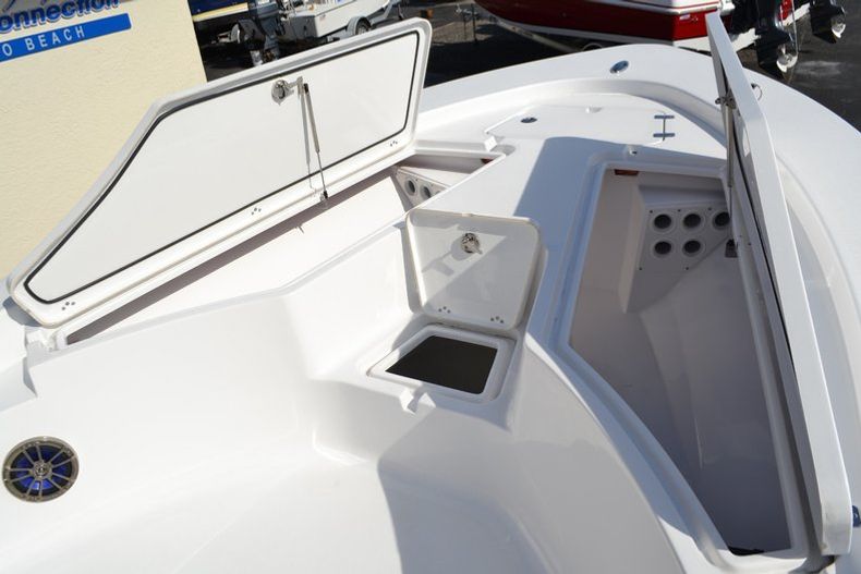 Thumbnail 16 for New 2015 Sportsman Masters 247 Bay Boat boat for sale in West Palm Beach, FL