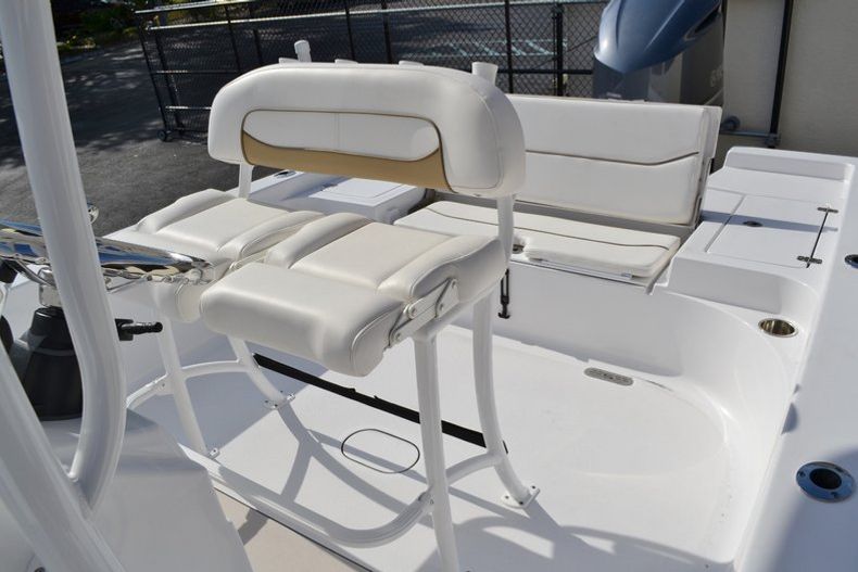 Thumbnail 18 for New 2015 Sportsman Masters 247 Bay Boat boat for sale in West Palm Beach, FL