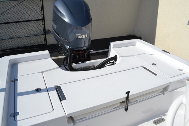 Thumbnail 24 for New 2015 Sportsman Masters 247 Bay Boat boat for sale in West Palm Beach, FL
