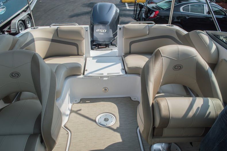 Thumbnail 29 for New 2015 Hurricane SunDeck SD 2486 OB boat for sale in West Palm Beach, FL