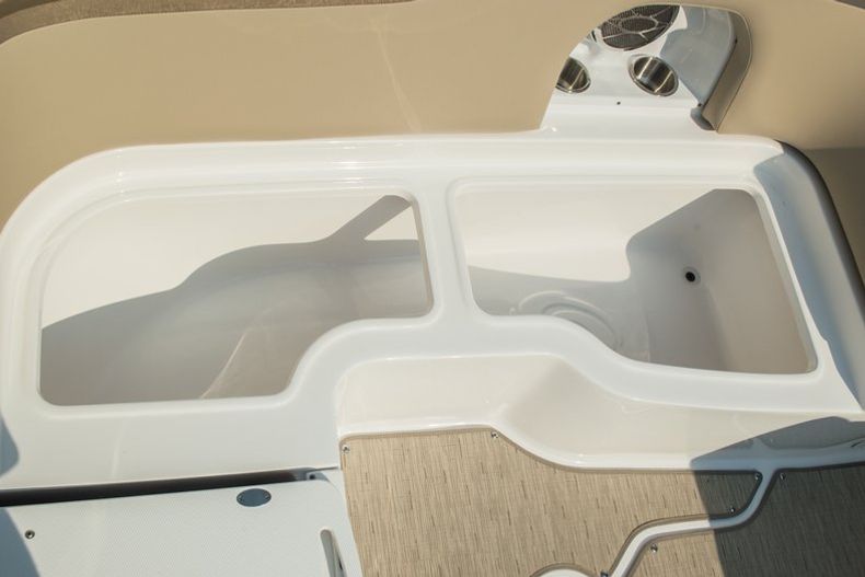 Thumbnail 22 for New 2015 Hurricane SunDeck SD 2486 OB boat for sale in West Palm Beach, FL