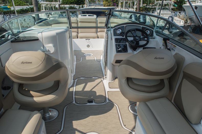 Thumbnail 10 for New 2015 Hurricane SunDeck SD 2486 OB boat for sale in West Palm Beach, FL