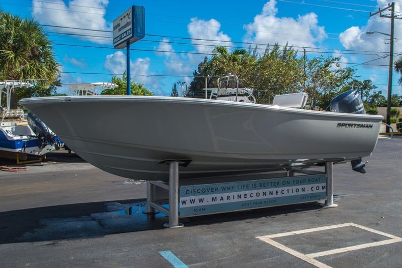 Thumbnail 4 for New 2016 Sportsman 19 Island Reef boat for sale in West Palm Beach, FL