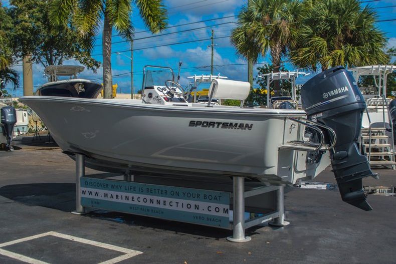 Thumbnail 6 for New 2016 Sportsman 19 Island Reef boat for sale in West Palm Beach, FL