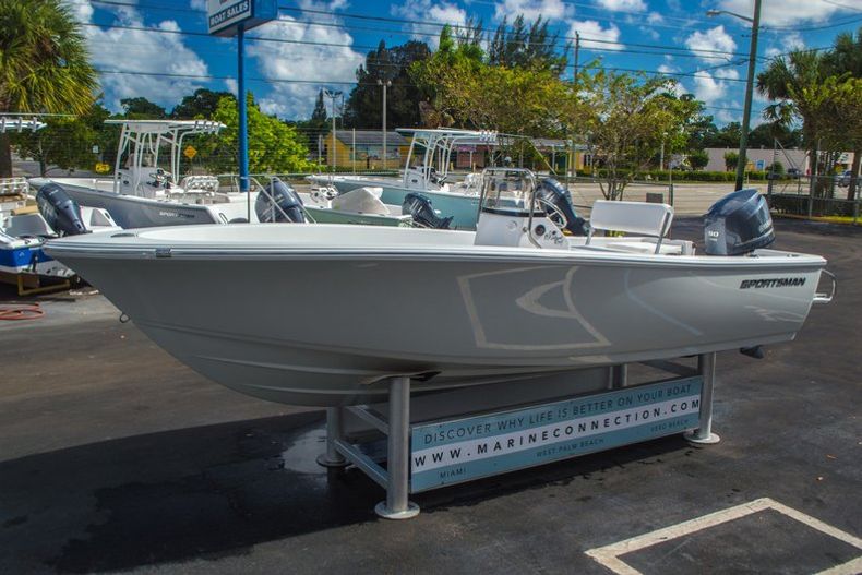 Thumbnail 11 for New 2016 Sportsman 19 Island Reef boat for sale in West Palm Beach, FL