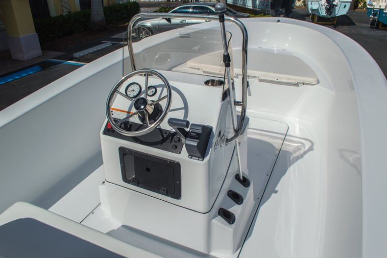 Thumbnail 18 for New 2016 Sportsman 19 Island Reef boat for sale in West Palm Beach, FL