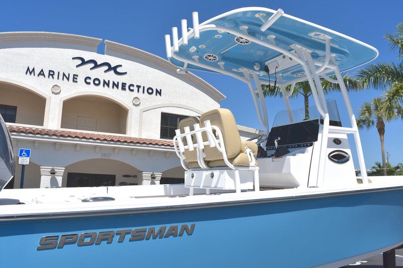 Thumbnail 9 for New 2018 Sportsman Masters 247 Bay Boat boat for sale in Vero Beach, FL