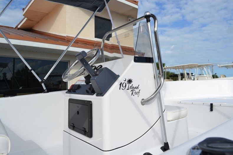 Thumbnail 17 for New 2016 Sportsman 19 Island Reef boat for sale in Miami, FL