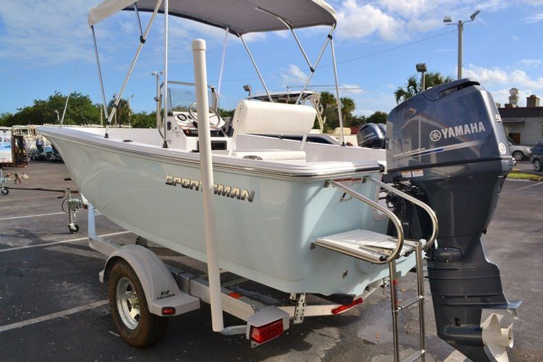 Thumbnail 4 for New 2016 Sportsman 19 Island Reef boat for sale in Miami, FL