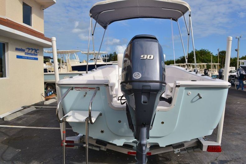 Thumbnail 5 for New 2016 Sportsman 19 Island Reef boat for sale in Miami, FL