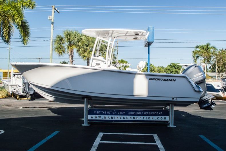 Thumbnail 4 for New 2015 Sportsman Heritage 231 Center Console boat for sale in Miami, FL