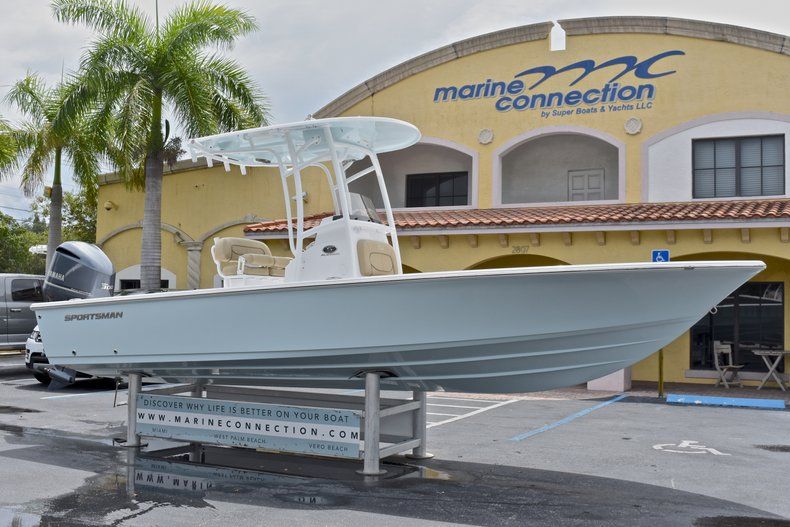 Thumbnail 1 for New 2018 Sportsman Masters 247 Bay Boat boat for sale in Vero Beach, FL