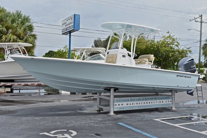 Thumbnail 3 for New 2018 Sportsman Masters 247 Bay Boat boat for sale in Vero Beach, FL