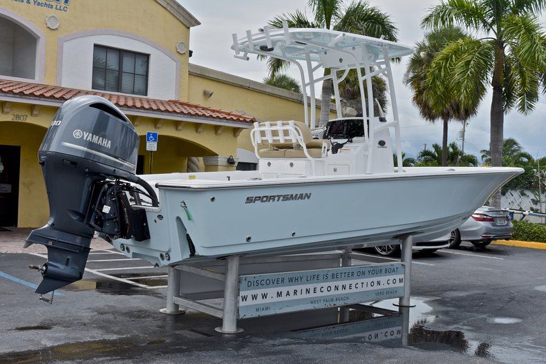 Thumbnail 8 for New 2018 Sportsman Masters 247 Bay Boat boat for sale in Vero Beach, FL