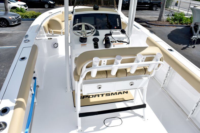 Thumbnail 9 for New 2019 Sportsman Open 232 Center Console boat for sale in West Palm Beach, FL