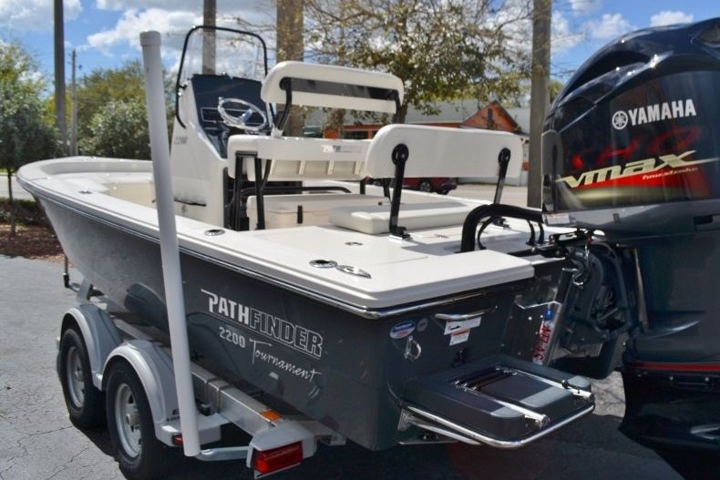 Thumbnail 3 for New 2018 Pathfinder 2200 Tournament Edition boat for sale in Vero Beach, FL