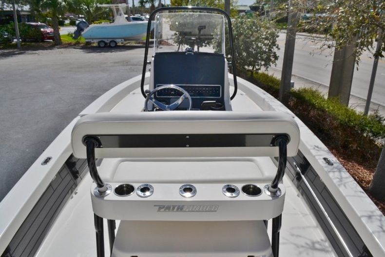 Thumbnail 8 for New 2018 Pathfinder 2200 Tournament Edition boat for sale in Vero Beach, FL
