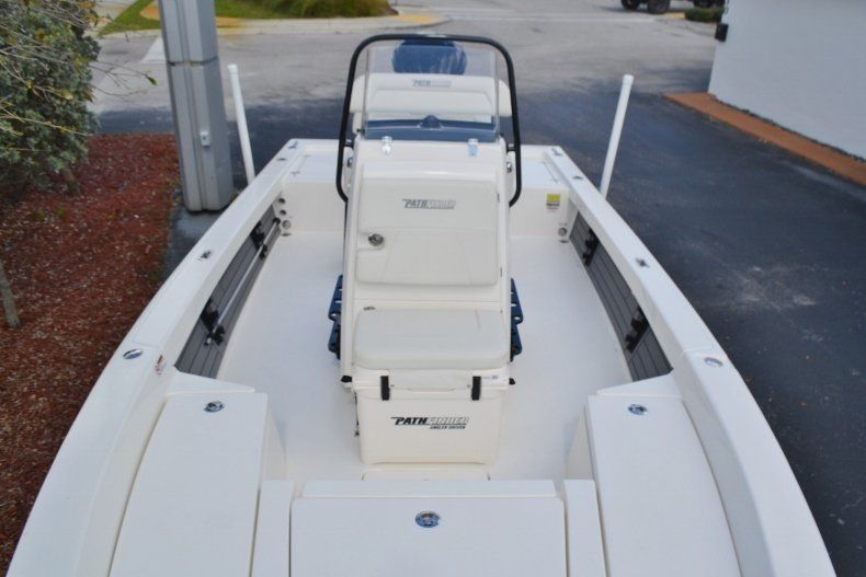 Thumbnail 13 for New 2018 Pathfinder 2200 Tournament Edition boat for sale in Vero Beach, FL