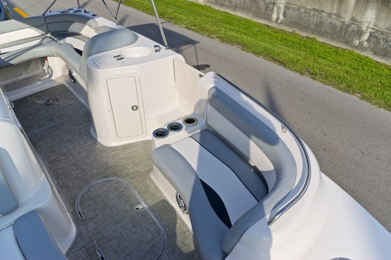 Thumbnail 43 for Used 2014 Starcraft 2009 Deck Boat boat for sale in Miami, FL