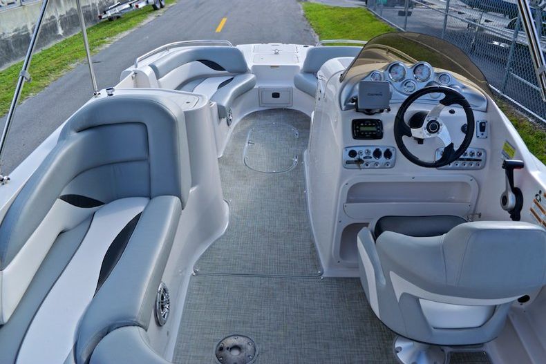 Thumbnail 14 for Used 2014 Starcraft 2009 Deck Boat boat for sale in Miami, FL