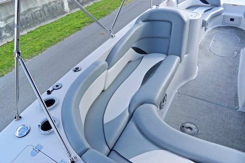 Thumbnail 16 for Used 2014 Starcraft 2009 Deck Boat boat for sale in Miami, FL