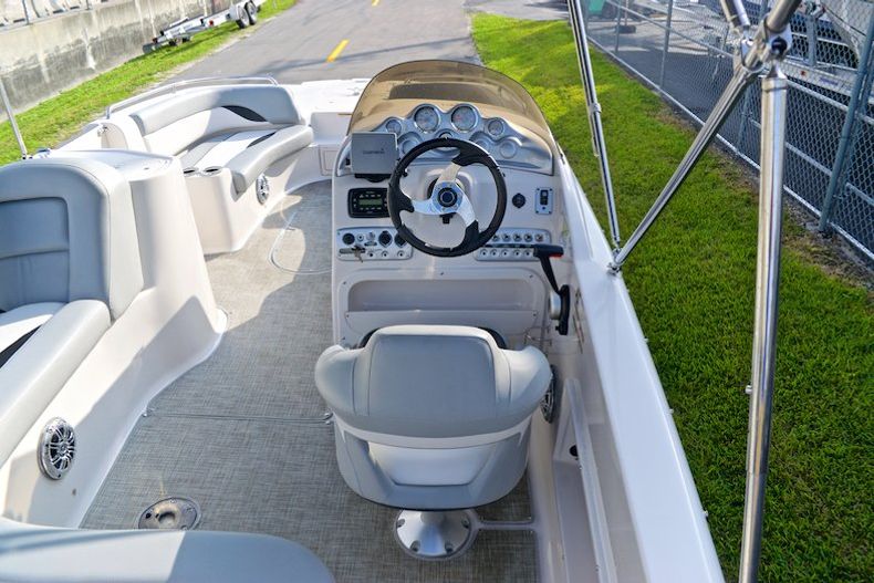 Thumbnail 21 for Used 2014 Starcraft 2009 Deck Boat boat for sale in Miami, FL