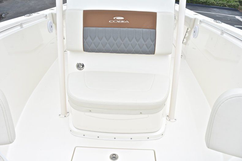 Thumbnail 51 for New 2018 Cobia 277 Center Console boat for sale in Fort Lauderdale, FL