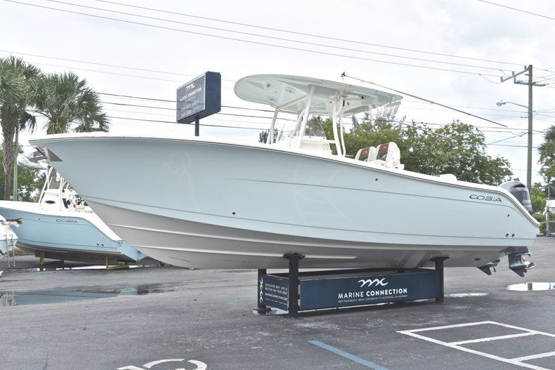 Thumbnail 3 for New 2018 Cobia 277 Center Console boat for sale in Fort Lauderdale, FL
