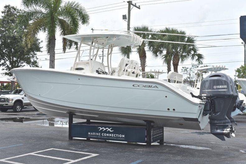 Thumbnail 5 for New 2018 Cobia 277 Center Console boat for sale in Fort Lauderdale, FL