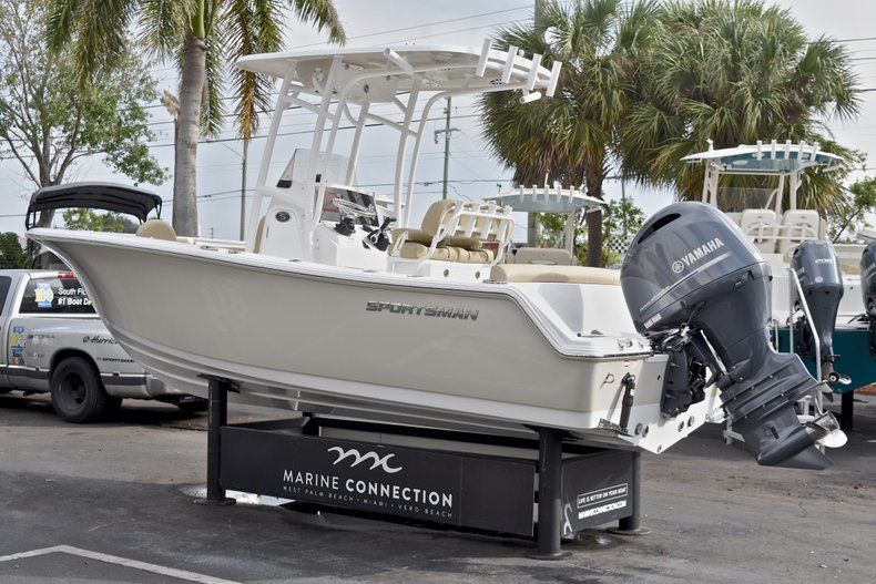 Thumbnail 5 for New 2018 Sportsman Heritage 211 Center Console boat for sale in Miami, FL