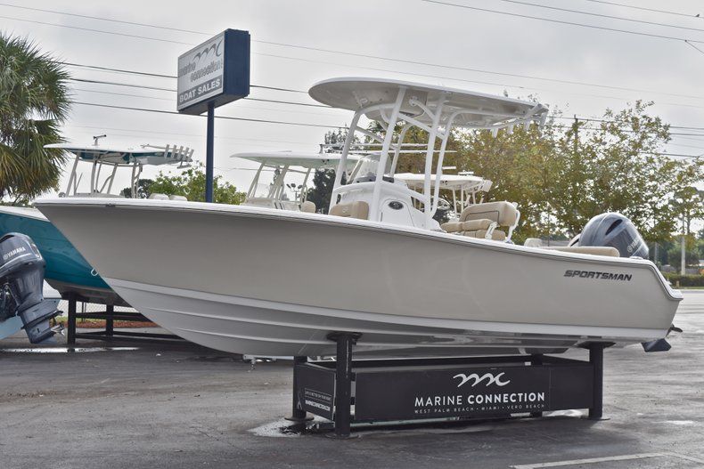 Thumbnail 3 for New 2018 Sportsman Heritage 211 Center Console boat for sale in Miami, FL