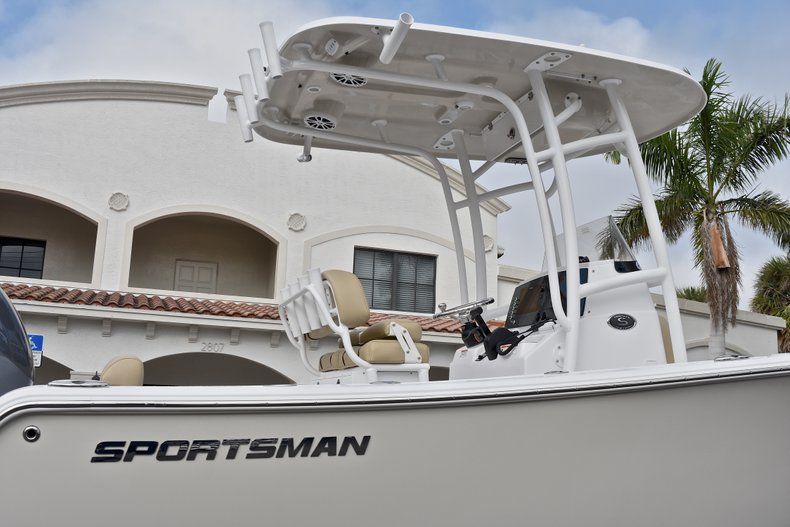 Thumbnail 8 for New 2018 Sportsman Heritage 211 Center Console boat for sale in Miami, FL