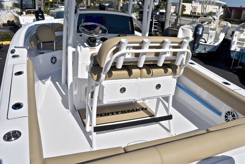Thumbnail 10 for New 2018 Sportsman Heritage 211 Center Console boat for sale in Miami, FL