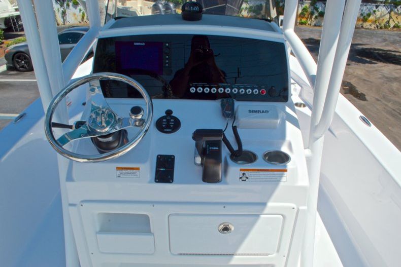 Thumbnail 26 for New 2016 Sportsman Masters 247 Bay Boat boat for sale in West Palm Beach, FL