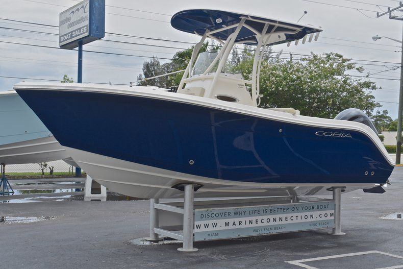 Thumbnail 3 for New 2017 Cobia 201 Center Console boat for sale in Fort Lauderdale, FL