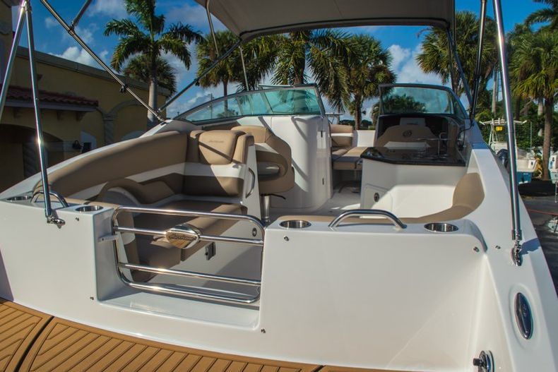 Thumbnail 21 for New 2016 Hurricane SunDeck SD 2690 OB boat for sale in West Palm Beach, FL