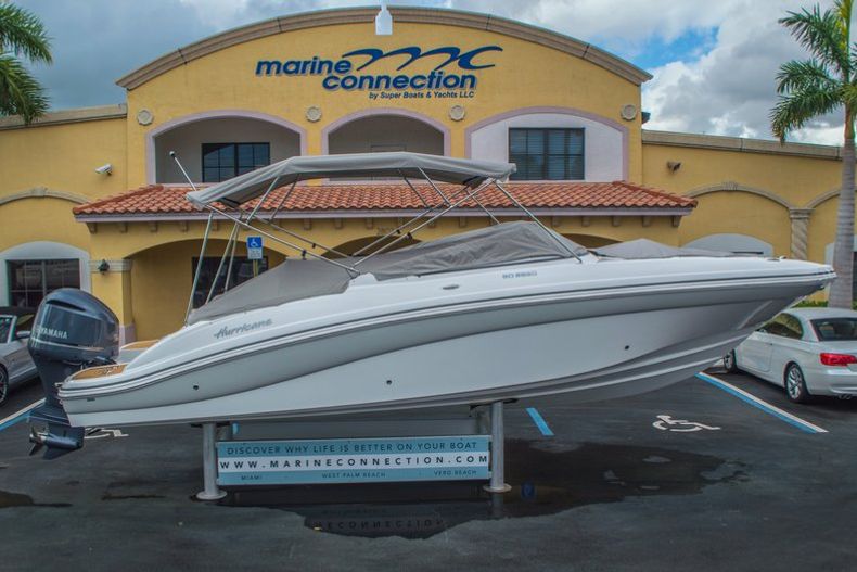 Thumbnail 8 for New 2016 Hurricane SunDeck SD 2690 OB boat for sale in West Palm Beach, FL