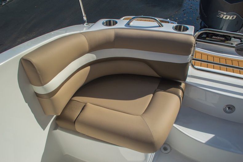 Thumbnail 28 for New 2016 Hurricane SunDeck SD 2690 OB boat for sale in West Palm Beach, FL