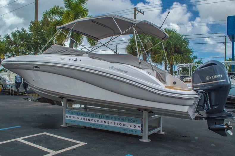 Thumbnail 14 for New 2016 Hurricane SunDeck SD 2690 OB boat for sale in West Palm Beach, FL