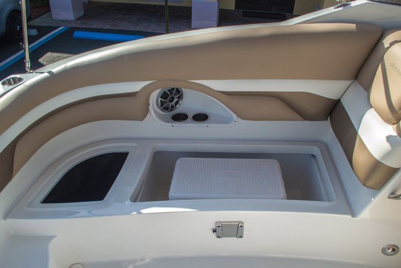 Thumbnail 30 for New 2016 Hurricane SunDeck SD 2690 OB boat for sale in West Palm Beach, FL