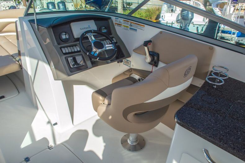 Thumbnail 40 for New 2016 Hurricane SunDeck SD 2690 OB boat for sale in West Palm Beach, FL
