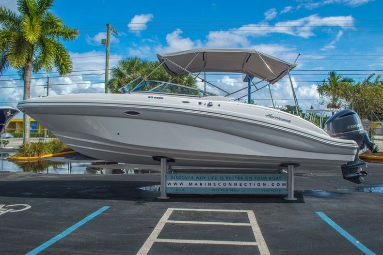 Thumbnail 4 for New 2016 Hurricane SunDeck SD 2690 OB boat for sale in West Palm Beach, FL