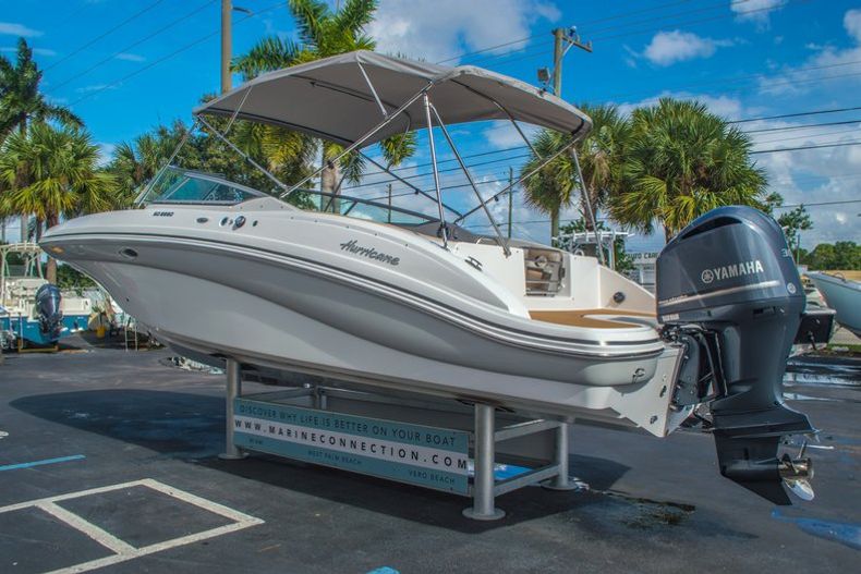 Thumbnail 5 for New 2016 Hurricane SunDeck SD 2690 OB boat for sale in West Palm Beach, FL