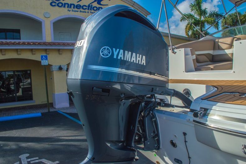 Thumbnail 59 for New 2016 Hurricane SunDeck SD 2690 OB boat for sale in West Palm Beach, FL