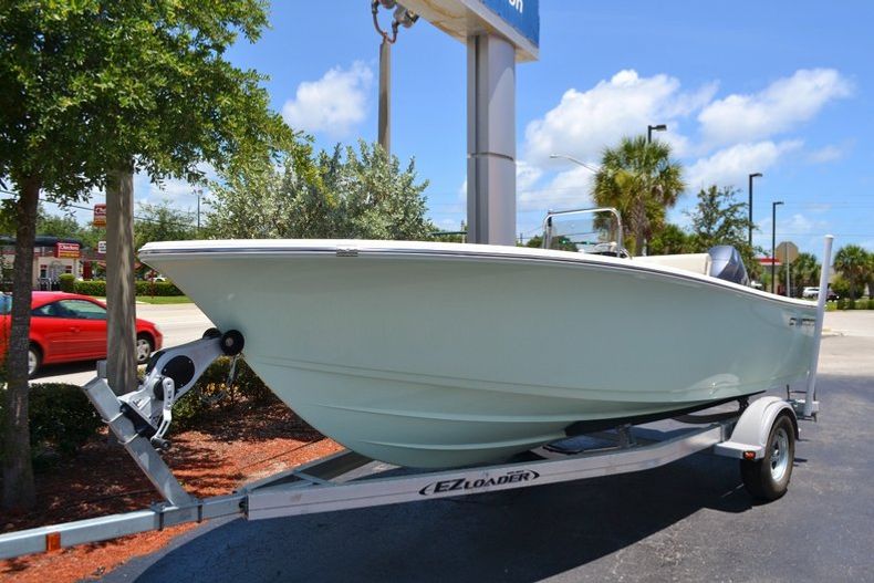 Thumbnail 15 for New 2016 Sportsman 19 Island Reef boat for sale in Miami, FL