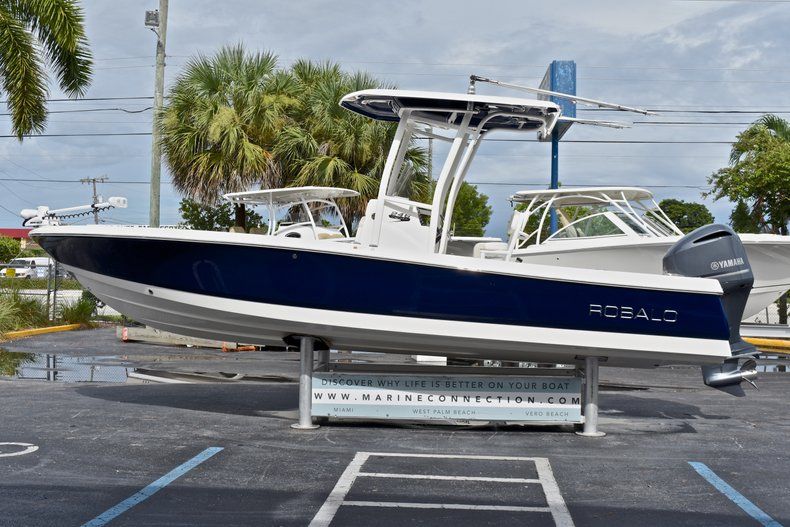 Thumbnail 5 for Used 2015 Robalo 246 Cayman boat for sale in West Palm Beach, FL