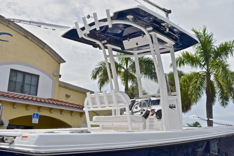 Thumbnail 12 for Used 2015 Robalo 246 Cayman boat for sale in West Palm Beach, FL